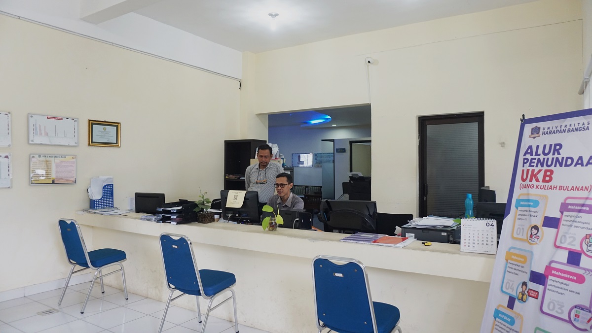 Tampilan kantor BAAK Universitas Harapan Bangsa dengan fasilitas layanan akademik mahasiswa