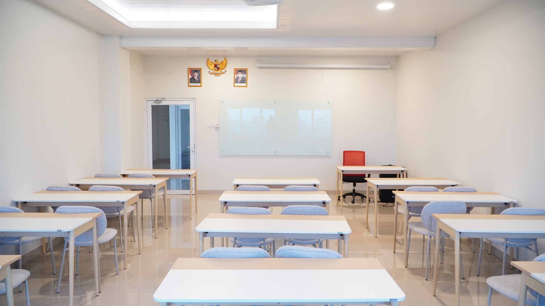 R KELAS E